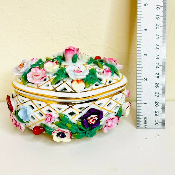 Porcelain Trinket Box Pierced Diamond Lattice Design Colorful Floral Good - Picture 10 of 10